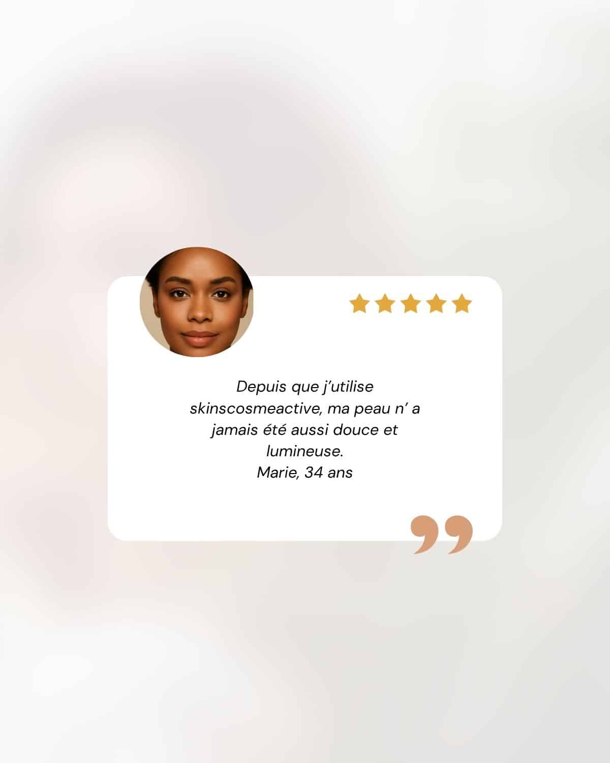 jeune femme souriante appliquant sur son visage le serum anti tache, symbole d'une peau éclatante et en bonne santé après l'utilisation des soins skinscosmeactive